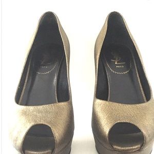 Yves Saint Laurent Leather Pumps